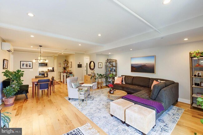 Building Photo - 1514 Newton St NW