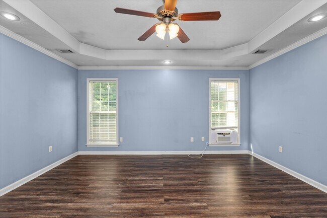 Building Photo - 570 Lory Ln