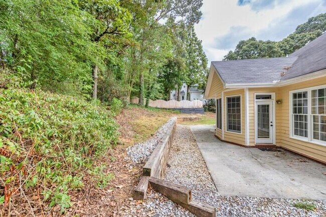 Building Photo - House 4 Beds 2 Baths