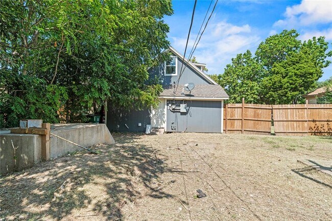 Building Photo - 2136 SW 23rd St
