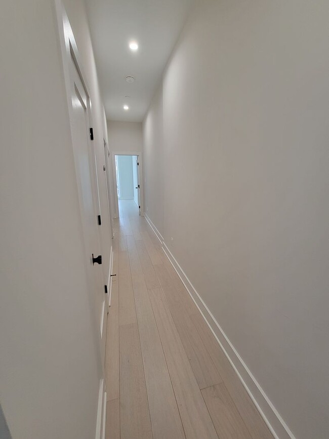 Building Photo - Stunning modern 2BR 2,5 BATH in Petworth