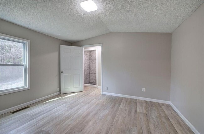 Building Photo - 838 Spring Place Rd NE