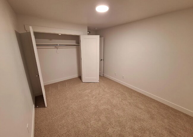 Building Photo - 4 bedroom/2.5 bathroom Townhome in Eagle M...