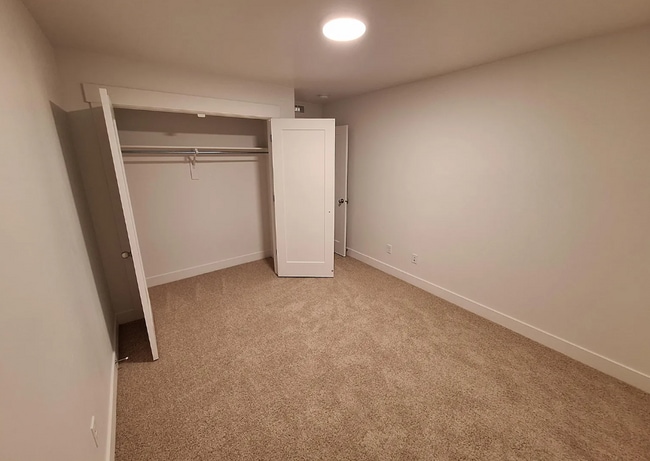 Building Photo - 4 bedroom/2.5 bathroom Townhome in Eagle Mountain