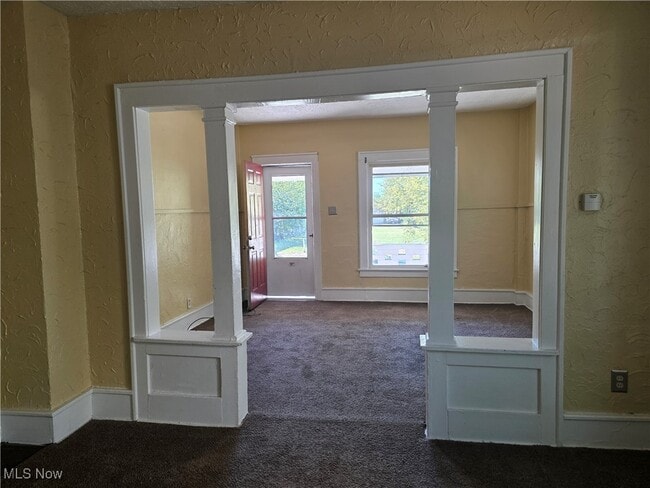 Building Photo - 846 Hunter St NW