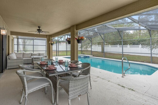 Building Photo - Large Beautiful Legacy Park Villa: 5BR, Pool & Near Disney