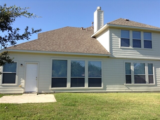 Building Photo - 2210 Two Trail Dr