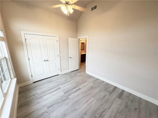 Building Photo - 1284 N Cannondale Dr