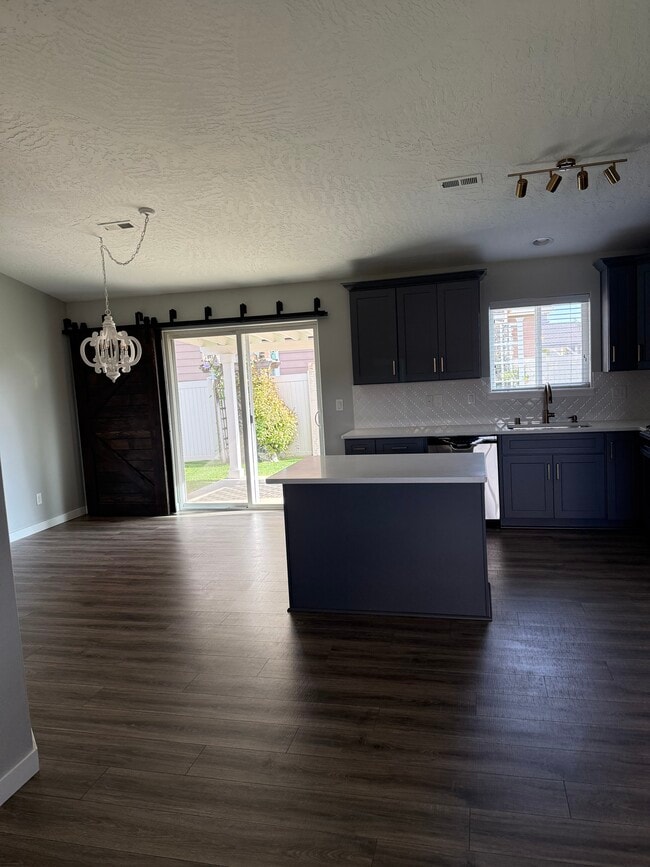 Building Photo - 7515 S Dana Ln