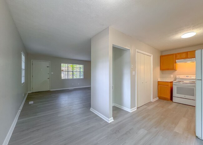 Building Photo - 1726 Hartsfield Rd