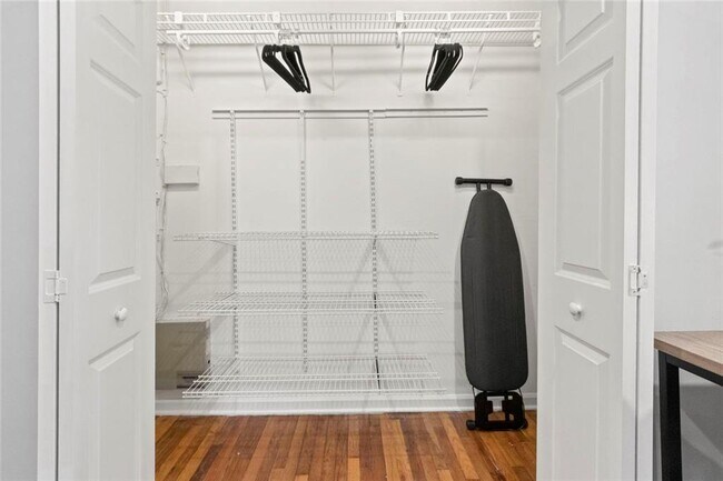 Building Photo - 1333 Victor Rd NE