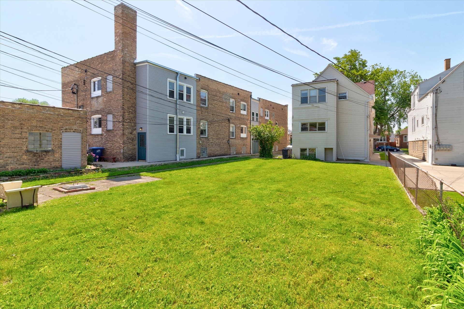 Building Photo - 4912 W Cornelia Ave