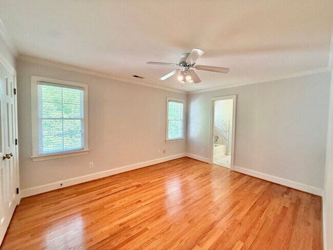 Building Photo - **OFFERING REFUNDABLE APPLICATION FEES** Incredible 5BD, 4.5BA House in Downtown Raleigh on Over ...