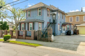 Building Photo - Cozy 1-Bedroom Apartment in Midtown – $1,300/month