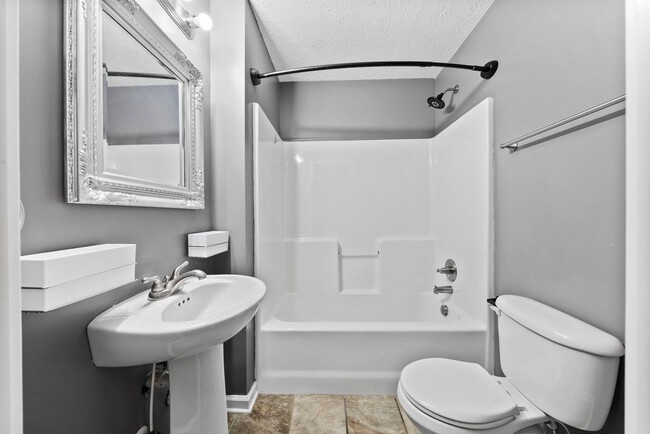 Building Photo - Pet Friendly Five Bedroom with Basement!