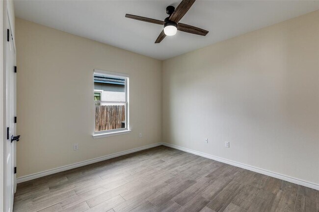 Building Photo - 156 Greg Ln