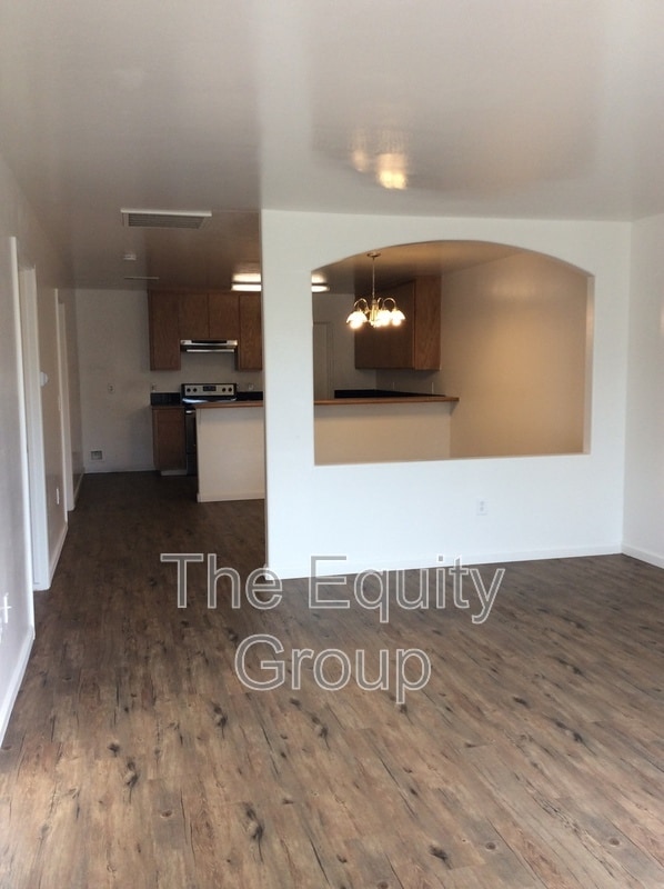 Building Photo - 437 N Park St