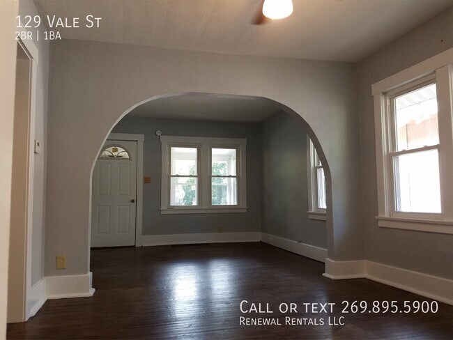 Building Photo - 129 Vale St