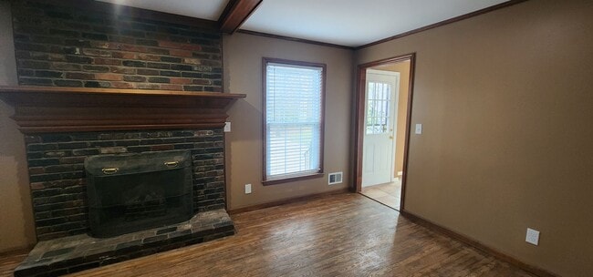 Building Photo - FRESH Paint!  Sprawling, Hurstbourne Ranch with Basement!  3 Bedrooms, 3 Full Baths, Hardwood Flo...