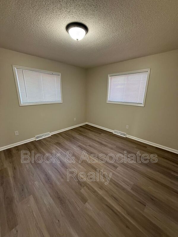 Building Photo - 824 Fermer Rd