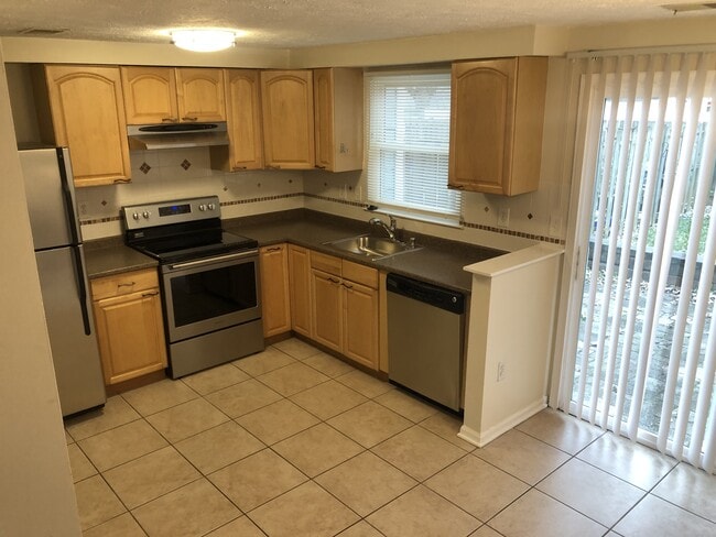 Building Photo - 1337 David Ln