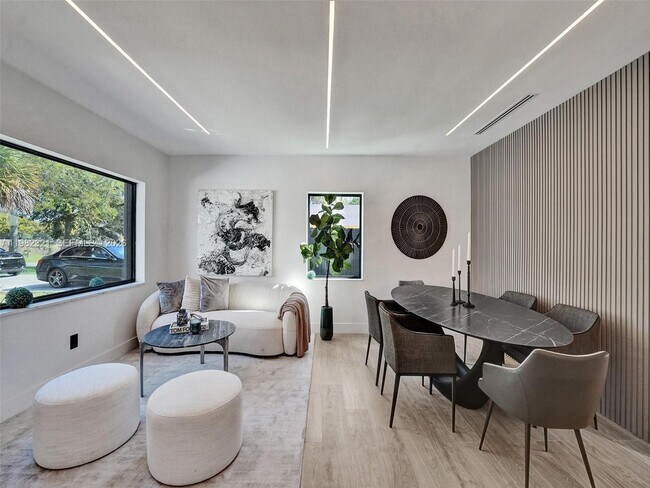 Building Photo - 2066 NE 174th St