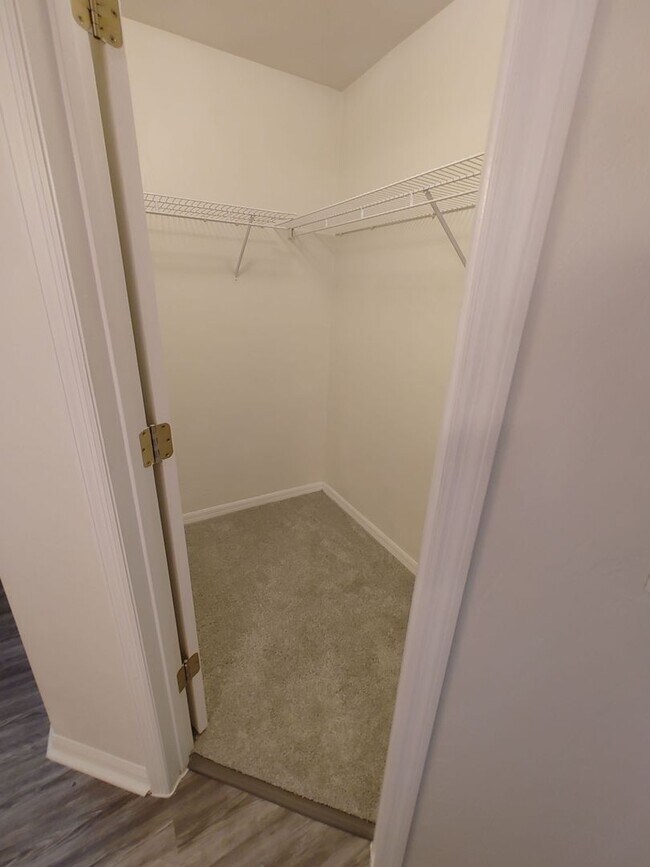 Building Photo - *RENT SPECIAL $100 OFF RENT NEW PRICE $195...