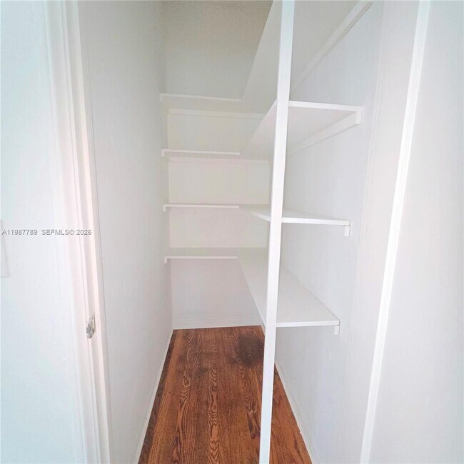 Building Photo - 7936 Harding Ave