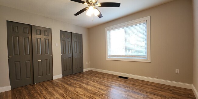 Building Photo - 550 S Clay Ave