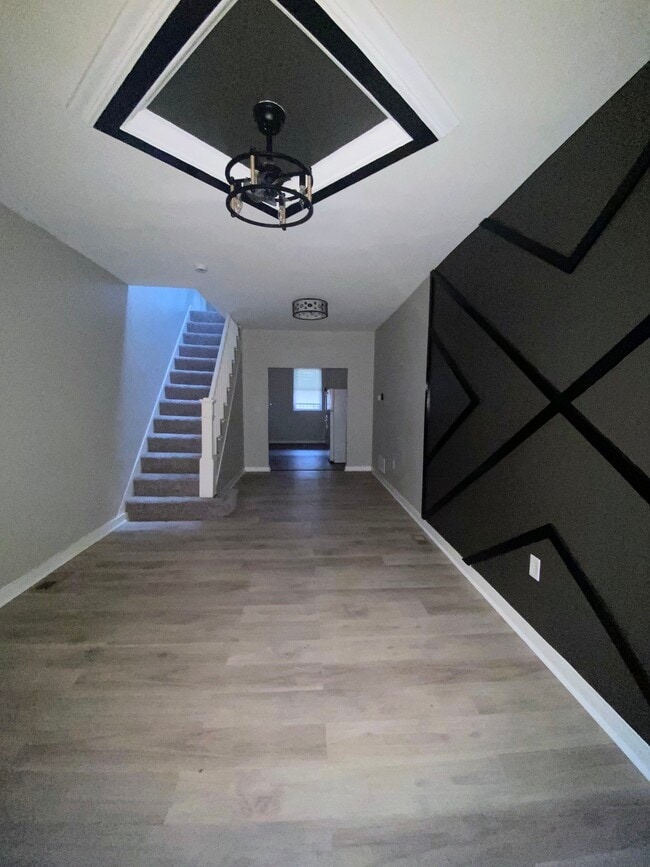 Building Photo - 521 N Curley St