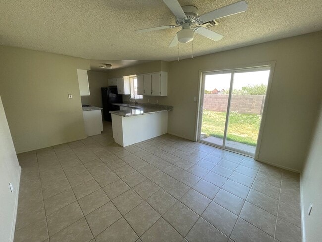 Building Photo - 4 bedroom Home in Yuma Valley for Rent!