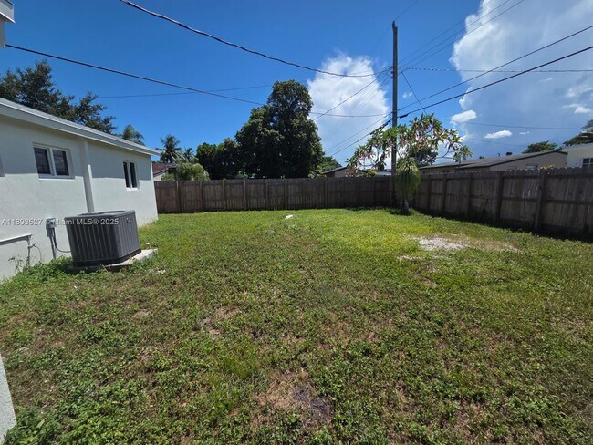 Building Photo - 2615 NW 62nd Ave