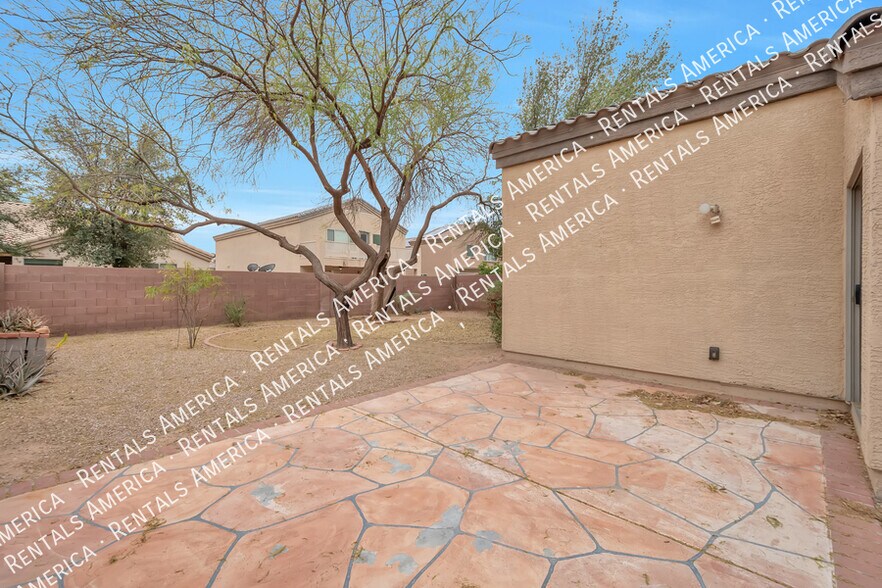 Building Photo - 1735 E San Xavier Dr
