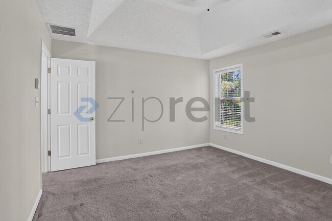 Building Photo - Unit