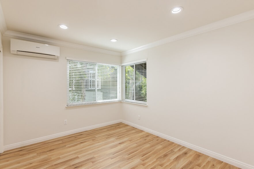 Building Photo - 10227 Autumn Leaf Cir