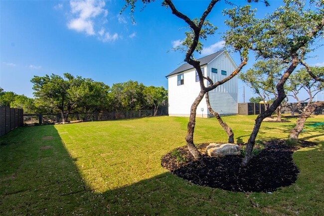 Building Photo - 2804 Lawrence Dr