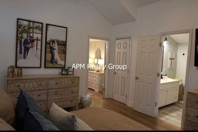 Building Photo - Private Country Feel Close to Downtown Chapin