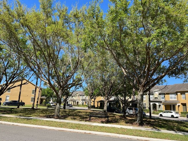 Building Photo - 12856 Salomon Cove Dr
