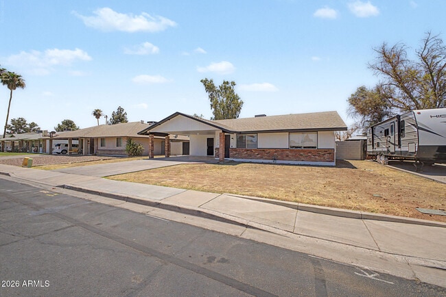 Building Photo - 1432 S Oracle