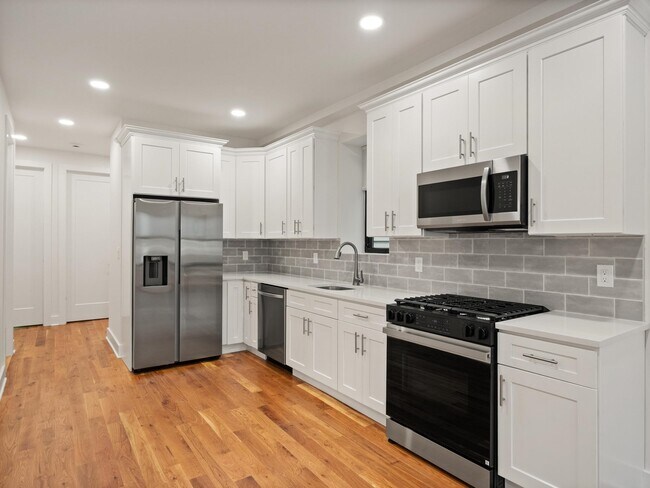 Building Photo - 858 W SIDE Ave