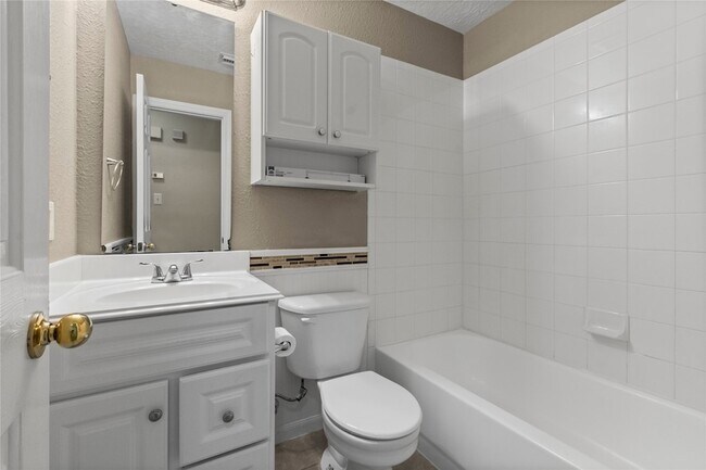 Building Photo - 805 Courtland View