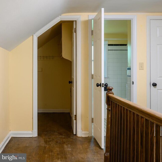 Building Photo - 6007 Bradley Ln