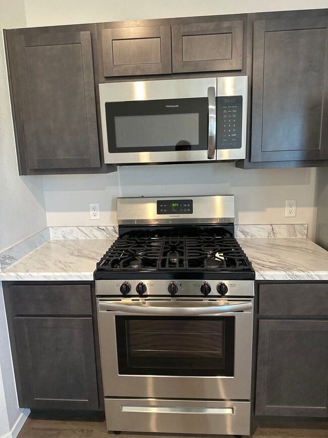 Building Photo - *Pre-leasing* Four Bedroom | Two Bath Home...
