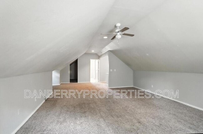 Building Photo - 822 Searles Rd