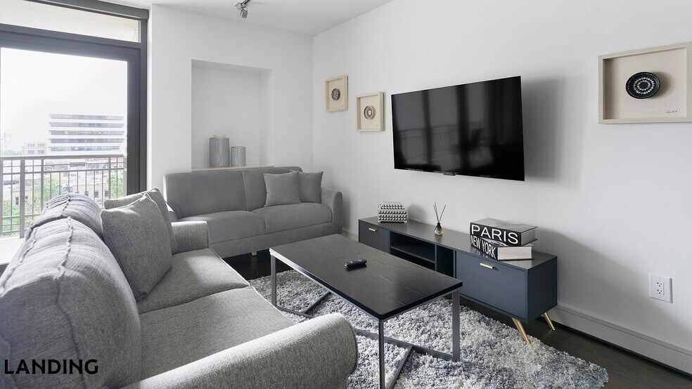 Building Photo - 777 Preston St