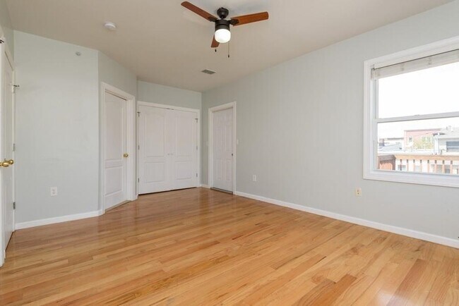 Building Photo - 306 3rd St
