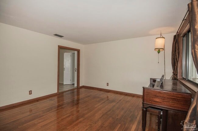 Building Photo - 6314 White Oak Dr