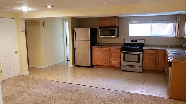 Building Photo - Congress Park Bright Open Lower Level Duplex! ALL UTILITIES (minus electric/cable/internet) INCLU...