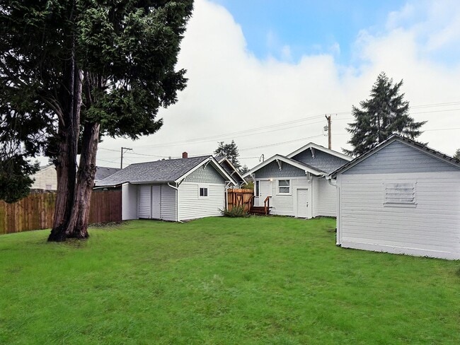 Building Photo - Beautifully Remodeled 2 Bedroom Craftsman Home near Downtown Auburn