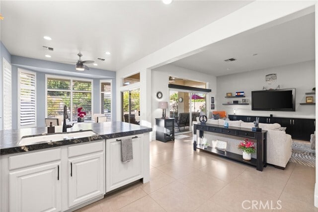 Building Photo - 36627 Crown St